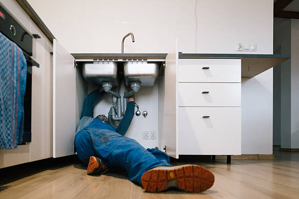 Professional Emergency Plumber technician working in Ava, IL